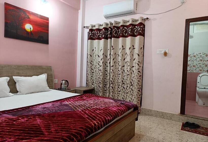 هتل Vrindavan Palace