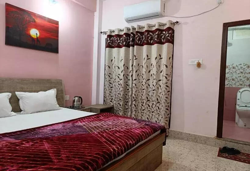 هتل Vrindavan Palace
