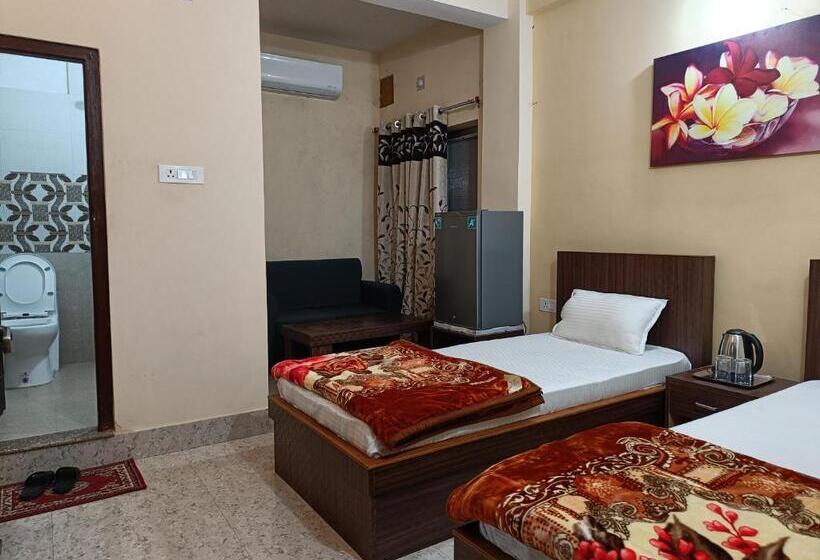 هتل Vrindavan Palace