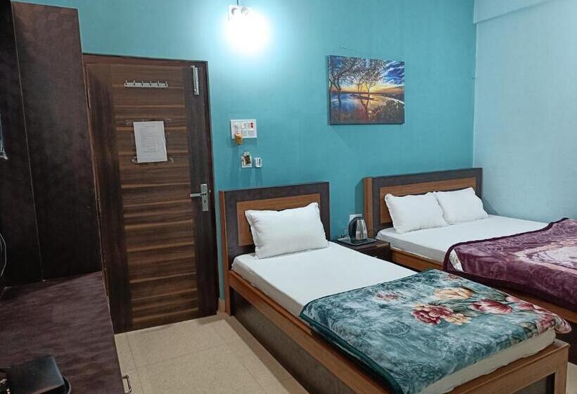 هتل Vrindavan Palace