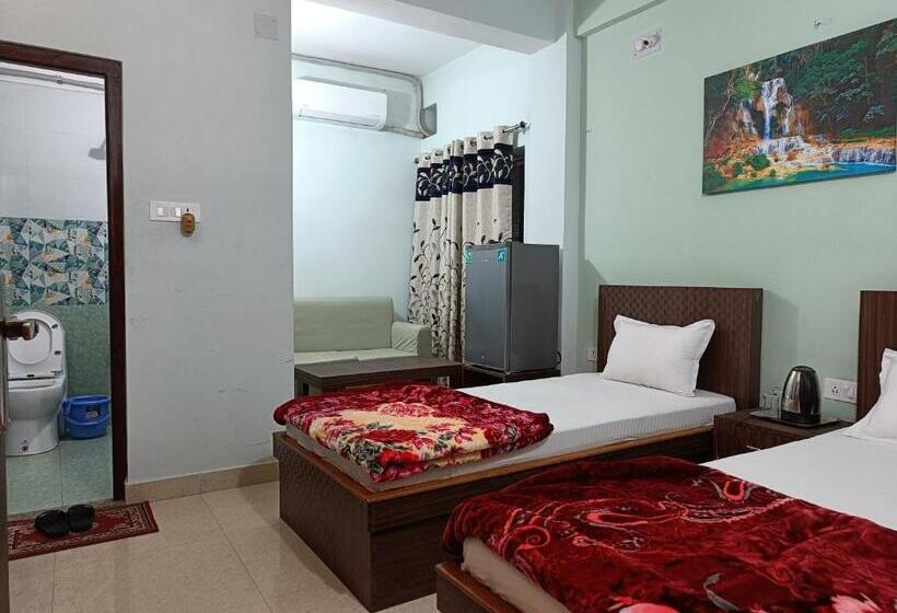 هتل Vrindavan Palace