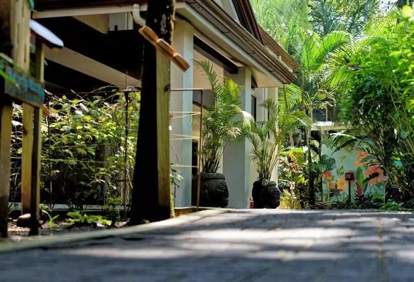 Retkeilymaja Hona Beach