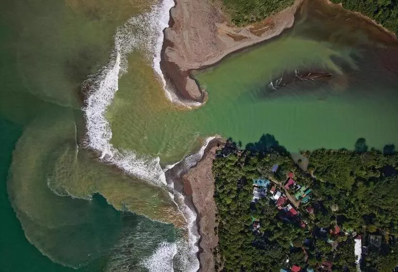 Retkeilymaja Hona Beach