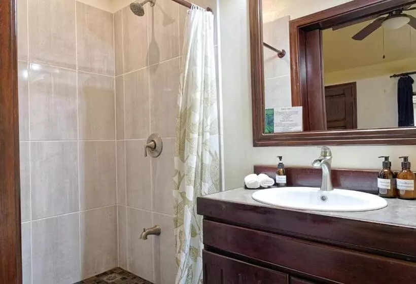 Retkeilymaja Hona Beach