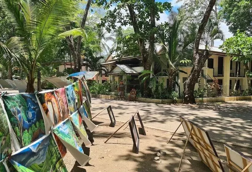 Retkeilymaja Hona Beach