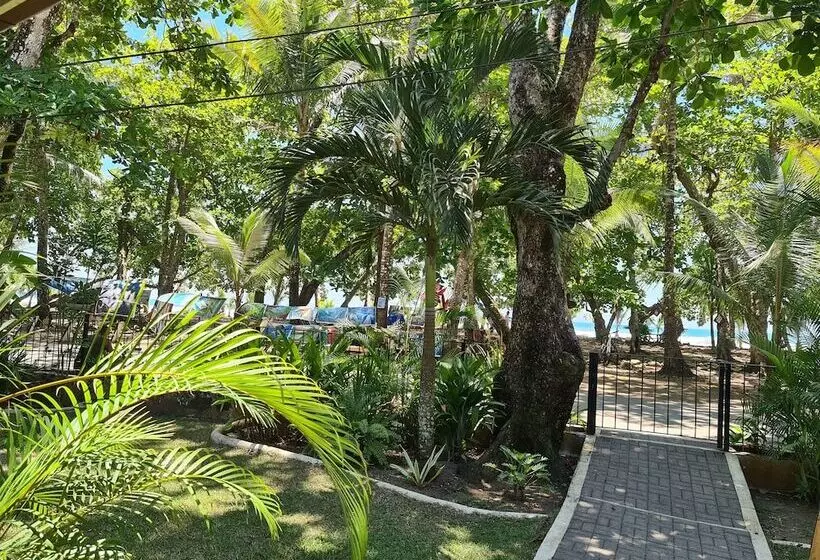 Retkeilymaja Hona Beach