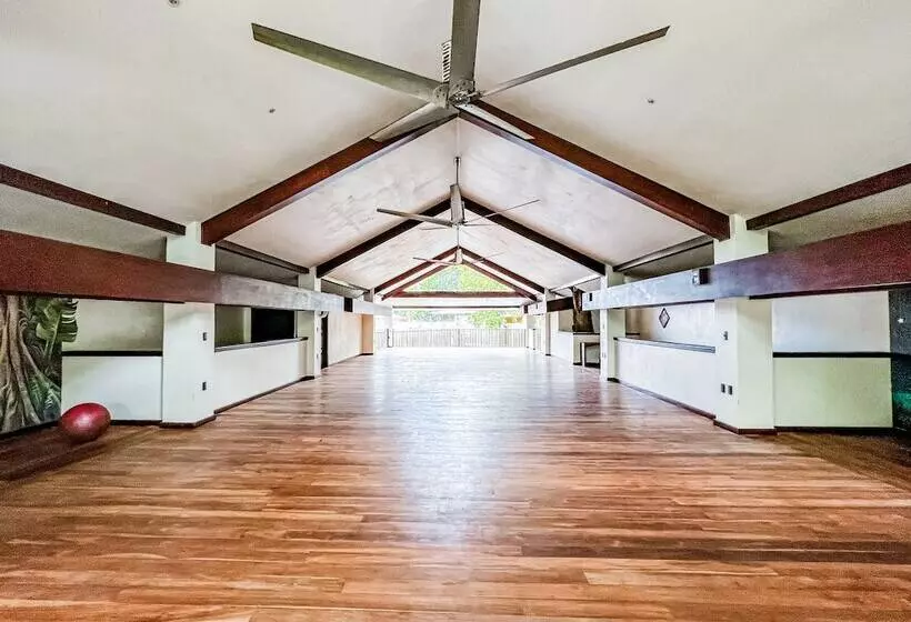 Retkeilymaja Hona Beach