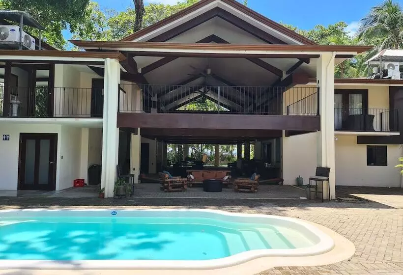 Retkeilymaja Hona Beach