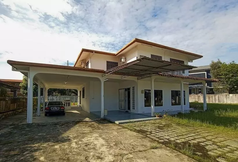 هتل Oyo 90241 Villa Home Sibu