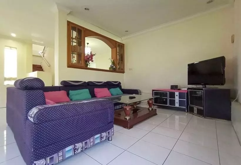هتل Oyo 90241 Villa Home Sibu
