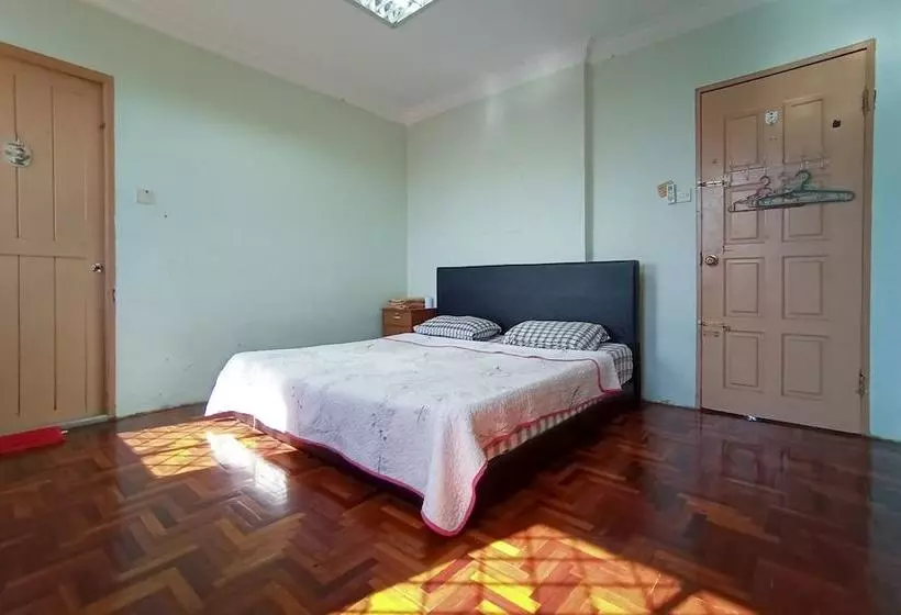 هتل Oyo 90241 Villa Home Sibu