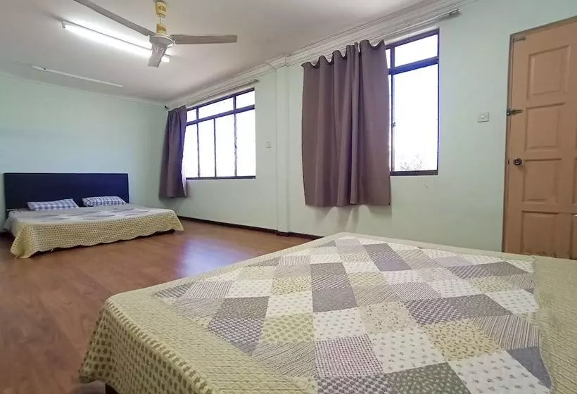 هتل Oyo 90241 Villa Home Sibu