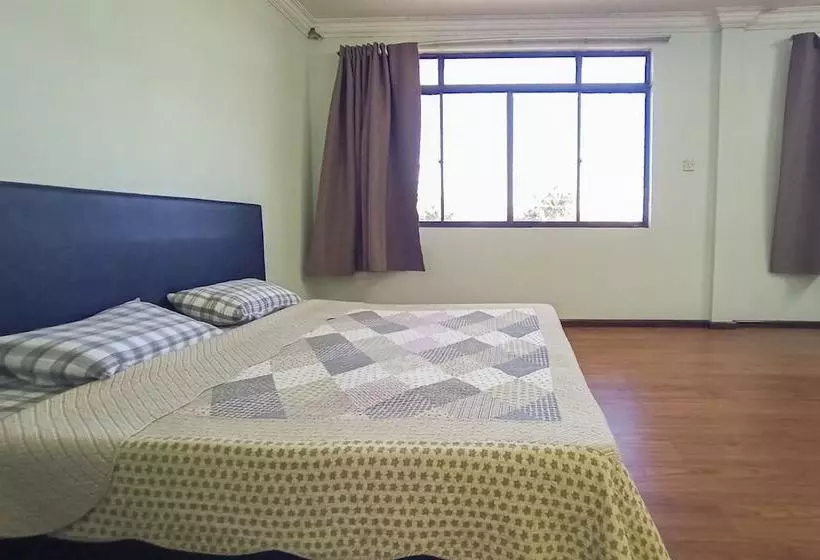 هتل Oyo 90241 Villa Home Sibu