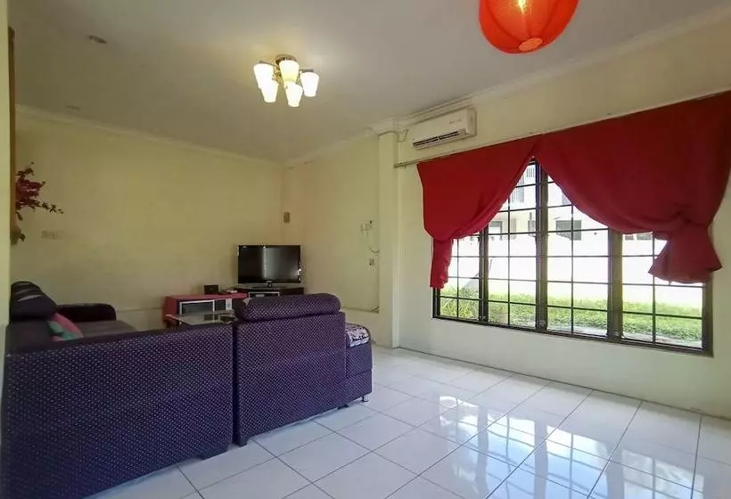 هتل Oyo 90241 Villa Home Sibu