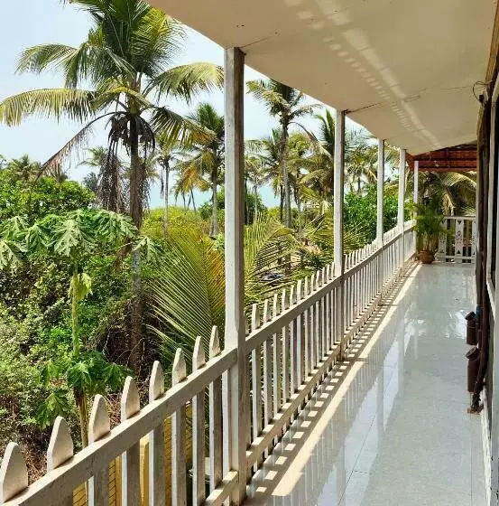 هتل Pele S Fisherman Beach Stay