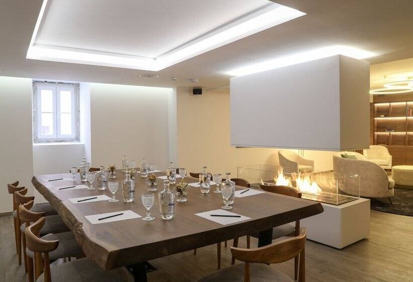 בית מלון כפרי Vincci Alfama 4*