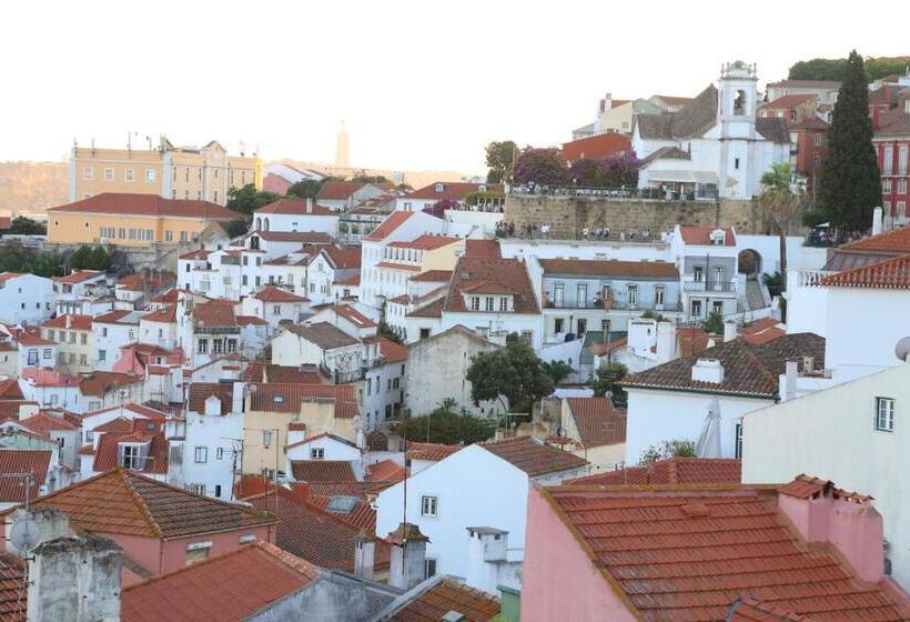 בית מלון כפרי Vincci Alfama 4*