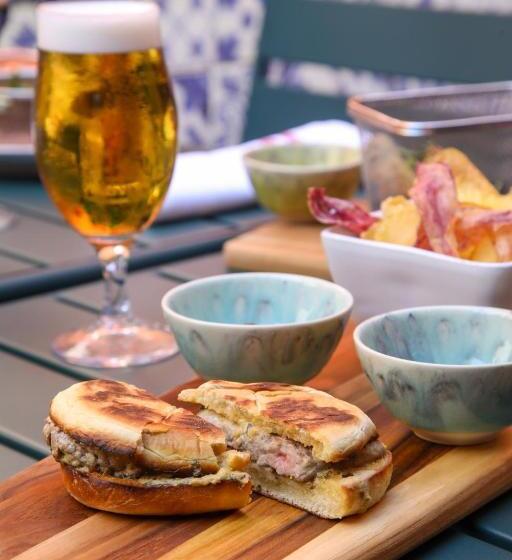 בית מלון כפרי Vincci Alfama 4*