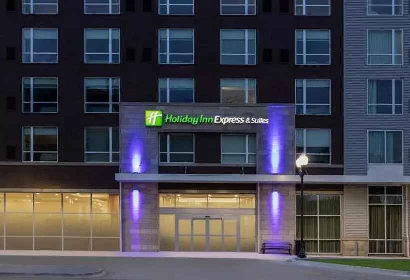 Hotelli Holiday Inn Express & Suites   Lincoln Downtown , An Ihg