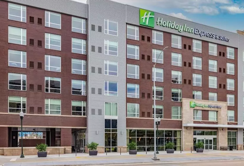 Hotelli Holiday Inn Express & Suites   Lincoln Downtown , An Ihg