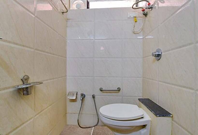 Fabhotel Acropole Inn