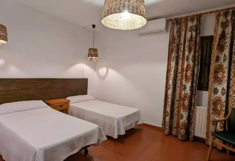 ホテル De Montaña La Hortizuela