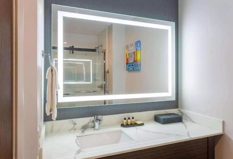 Hotelli La Quinta Inn & Suites By Wyndham Shorewood