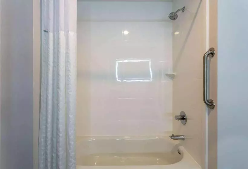 Hotelli La Quinta Inn & Suites By Wyndham Shorewood