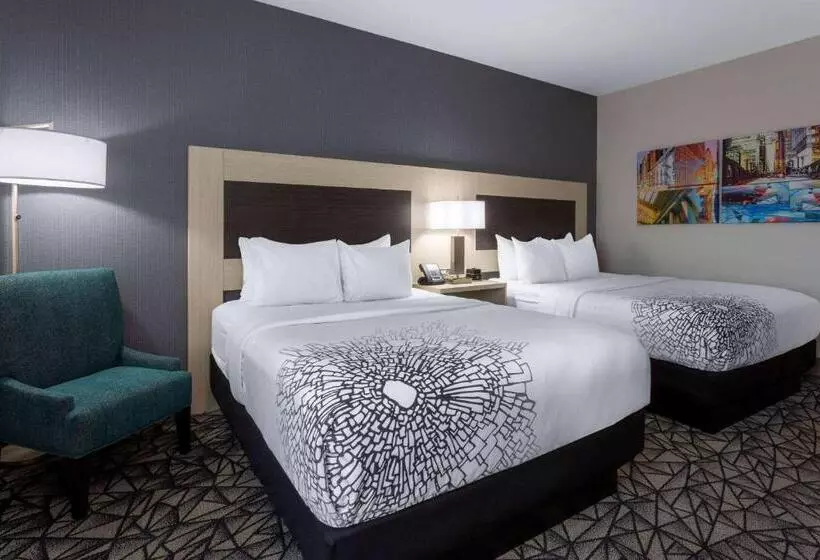 Hotelli La Quinta Inn & Suites By Wyndham Shorewood