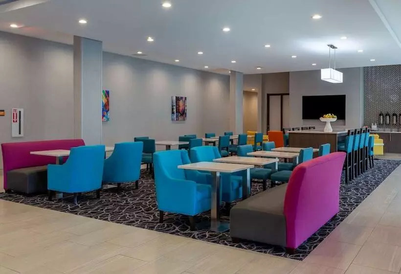 Hotelli La Quinta Inn & Suites By Wyndham Shorewood