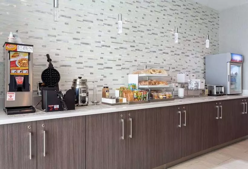 Hotelli La Quinta Inn & Suites By Wyndham Shorewood