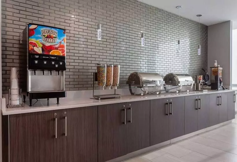 Hotelli La Quinta Inn & Suites By Wyndham Shorewood