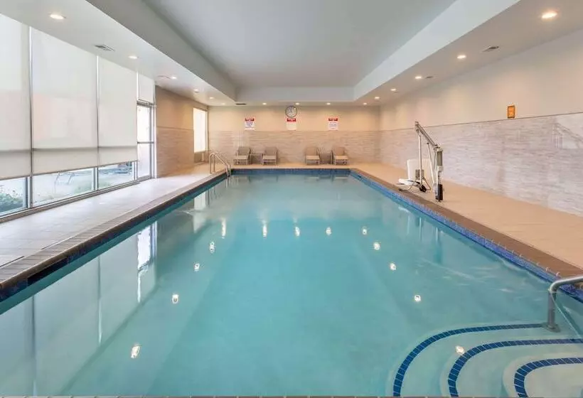 Hotelli La Quinta Inn & Suites By Wyndham Shorewood