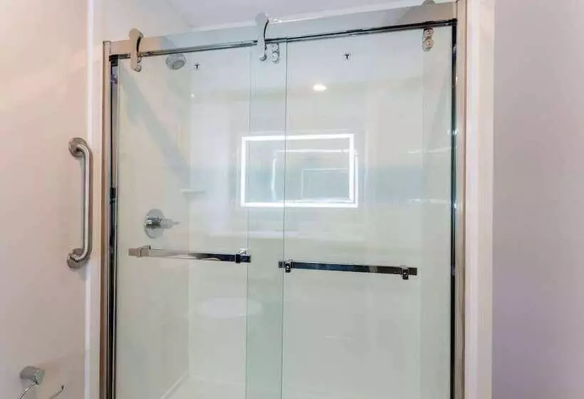 Hotelli La Quinta Inn & Suites By Wyndham Shorewood