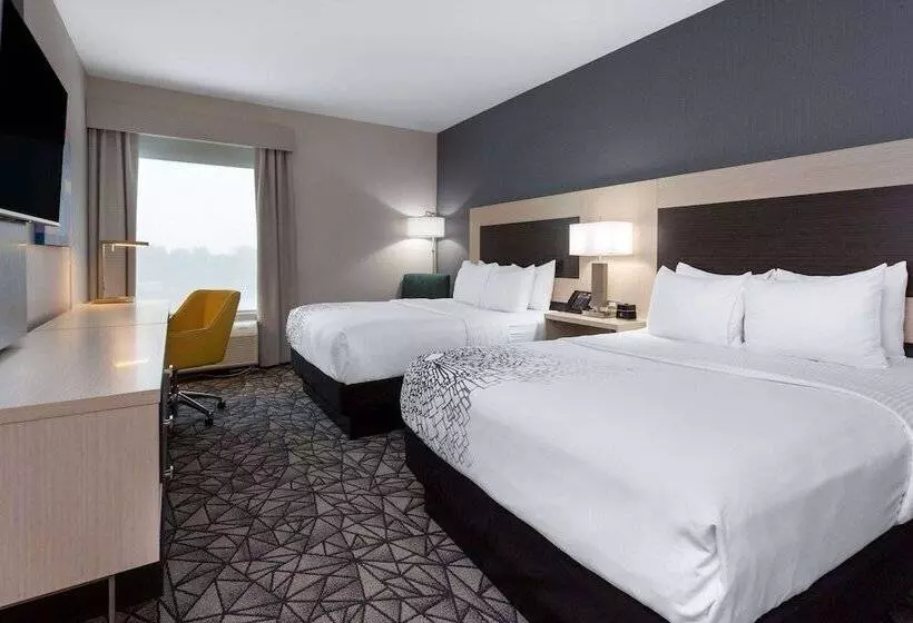 Hotelli La Quinta Inn & Suites By Wyndham Shorewood