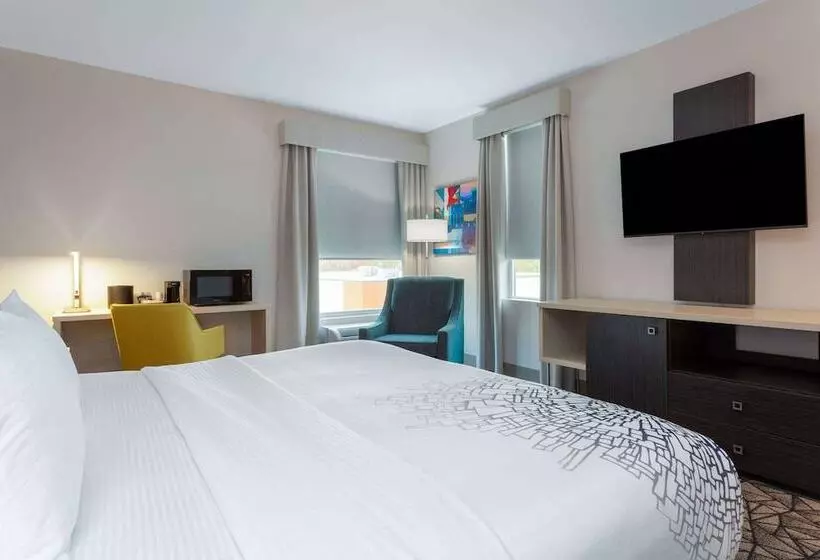 Hotelli La Quinta Inn & Suites By Wyndham Shorewood