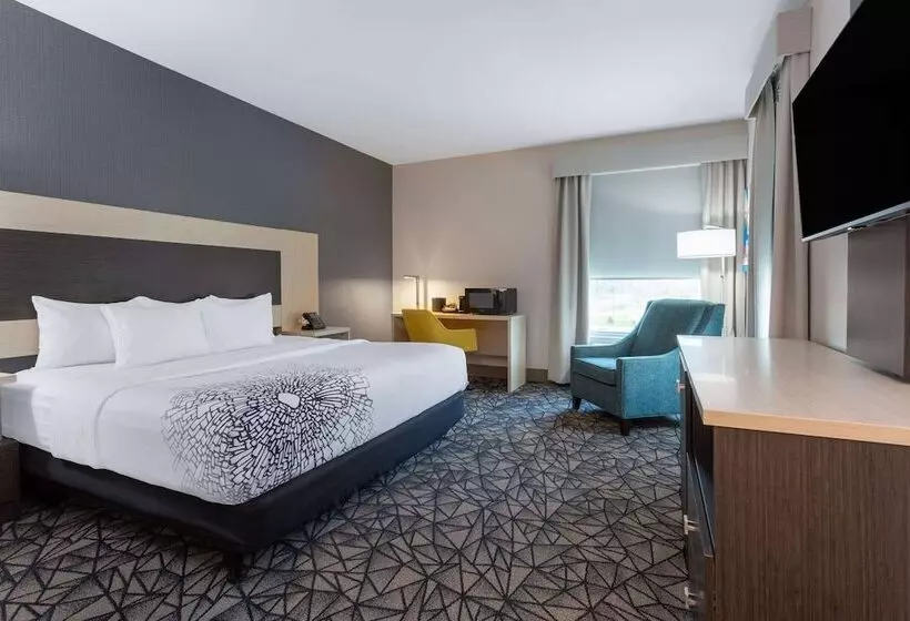 Hotelli La Quinta Inn & Suites By Wyndham Shorewood