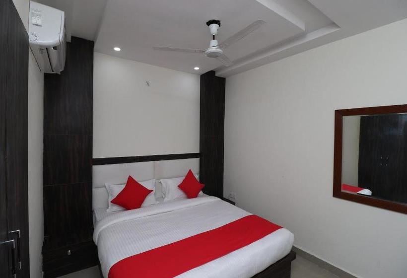 호텔 Oyo 42691 Rhythm Residency