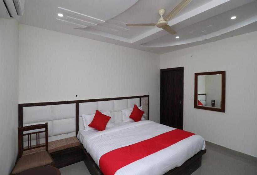 호텔 Oyo 42691 Rhythm Residency