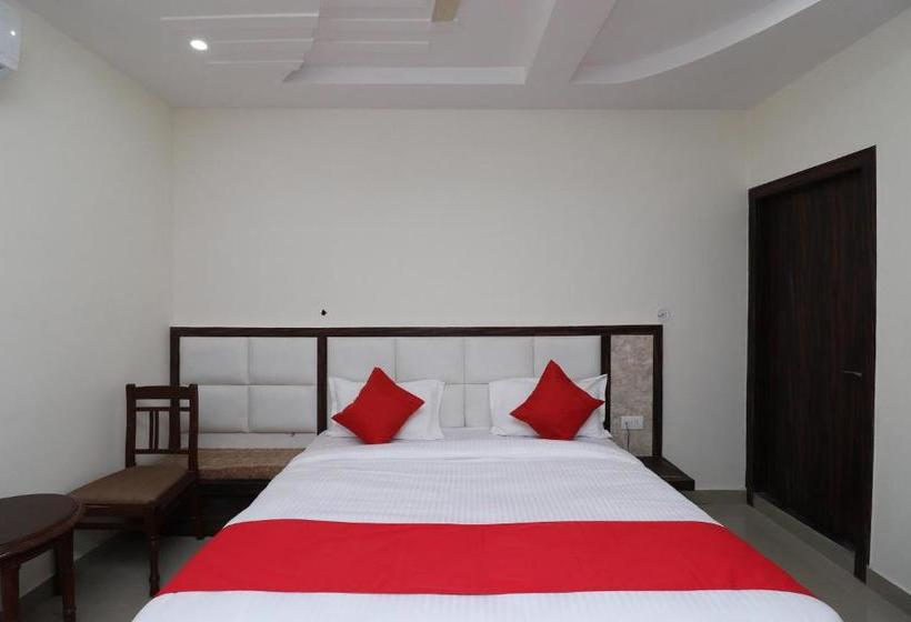 호텔 Oyo 42691 Rhythm Residency