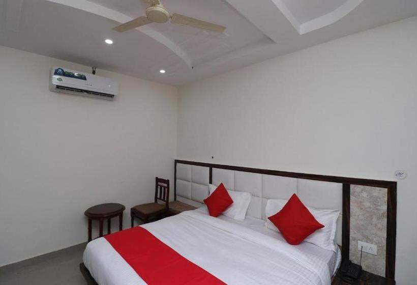 호텔 Oyo 42691 Rhythm Residency