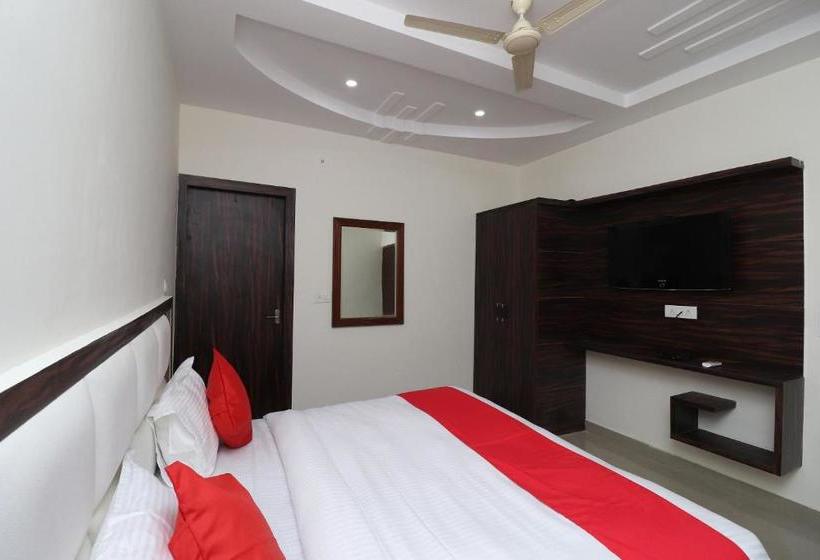 호텔 Oyo 42691 Rhythm Residency