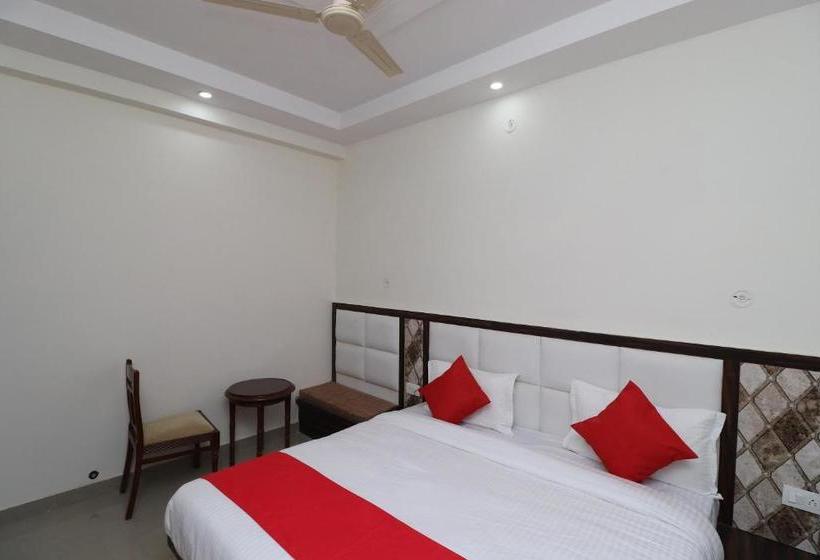 호텔 Oyo 42691 Rhythm Residency