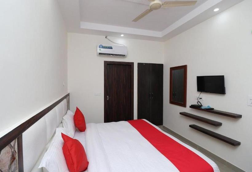 호텔 Oyo 42691 Rhythm Residency