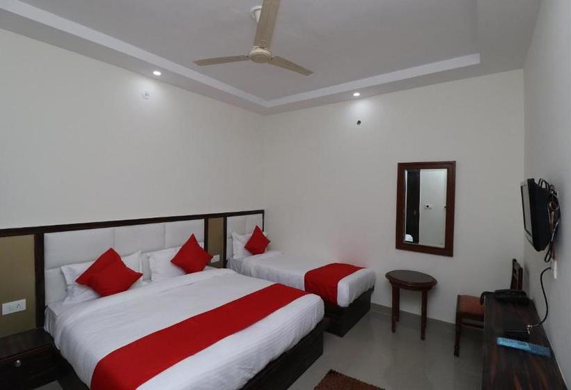 호텔 Oyo 42691 Rhythm Residency