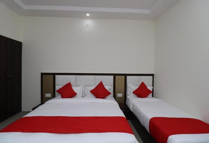 호텔 Oyo 42691 Rhythm Residency