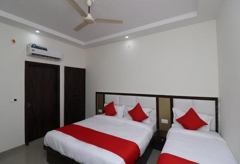 호텔 Oyo 42691 Rhythm Residency