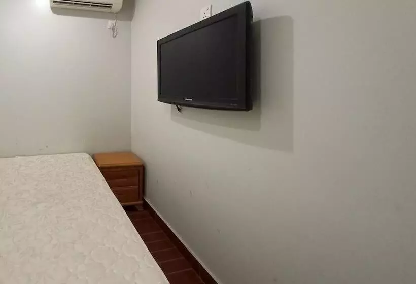 Hotelli Oyo 90248 Kapitan Inn