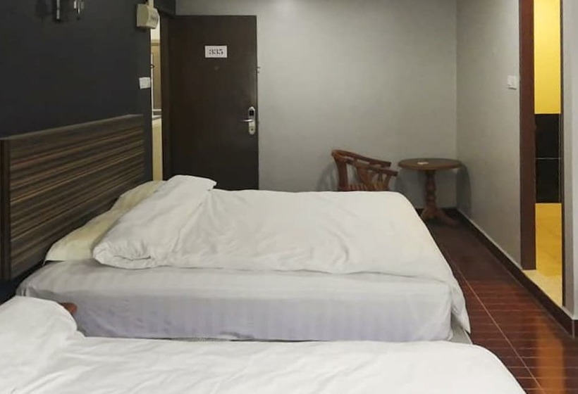 בית מלון כפרי Oyo 90248 Kapitan Inn