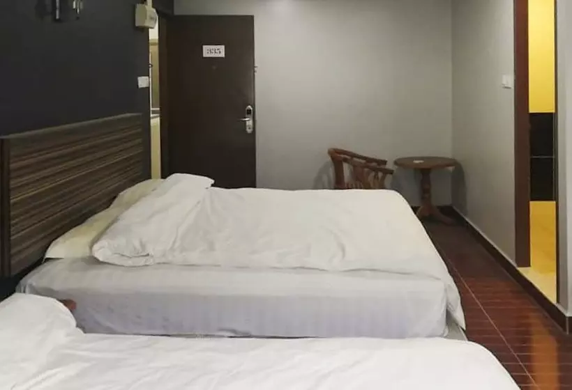 Hotelli Oyo 90248 Kapitan Inn